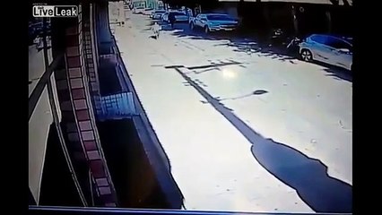 YouTube: Ladrón le robó a una mujer, pero todo terminó mal