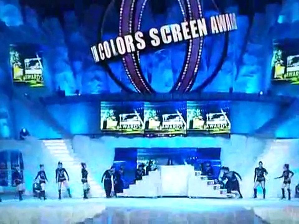 Shahrukh Khan And  Deepika Padukon Rocking Performance At 19th Colors Screen Awards,19 January 2013