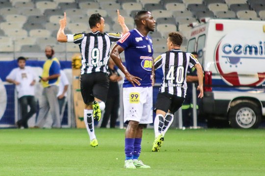 Ricardo Oliveira faz golaço, Santos vence em BH e deixa o Cruzeiro à beira do Z4