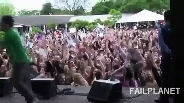 Ếch khóc nhè nằm trong những clip hot nhất thế giới tuần qua Zing News Tin tức 24h