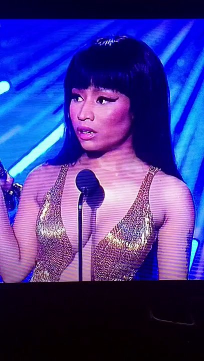 Nicki Minaj throws shade at Miley Cyrus - Video Music Awards  2015