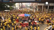 Malezya'da on binler hükümeti istifaya çağırdı