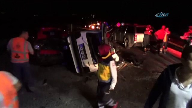 Düğün dönüşü zincirleme kaza: 2 ölü, 8 yaralı