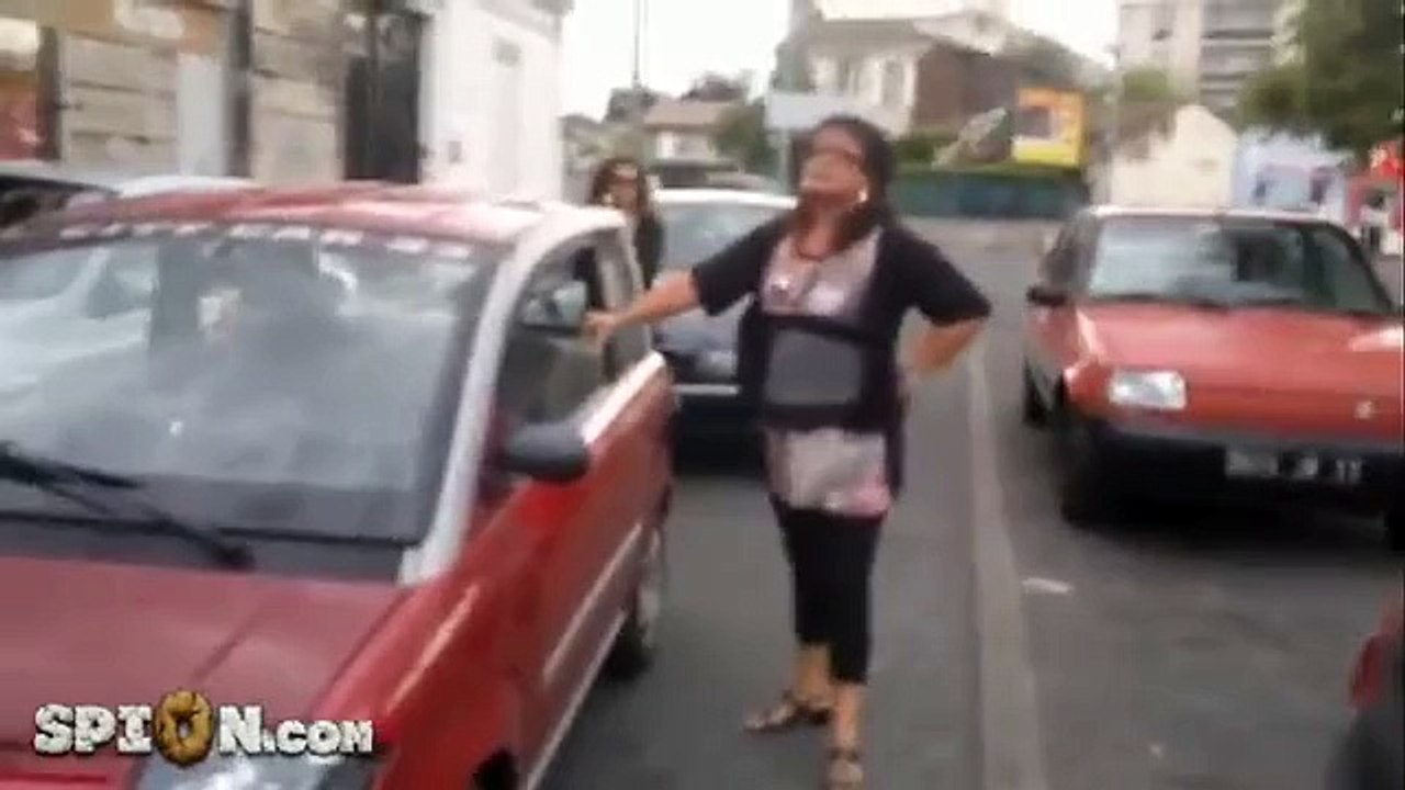 Gisèle l'hystérique et sa voiture sans permis