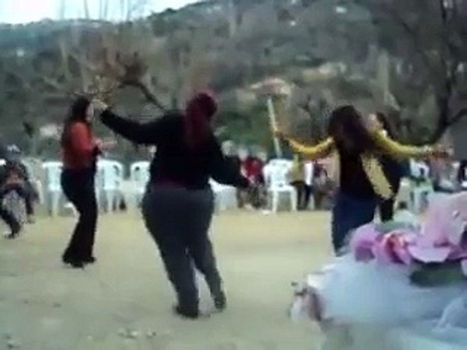 köydügününden hanımlardan süper kaşık oyunu