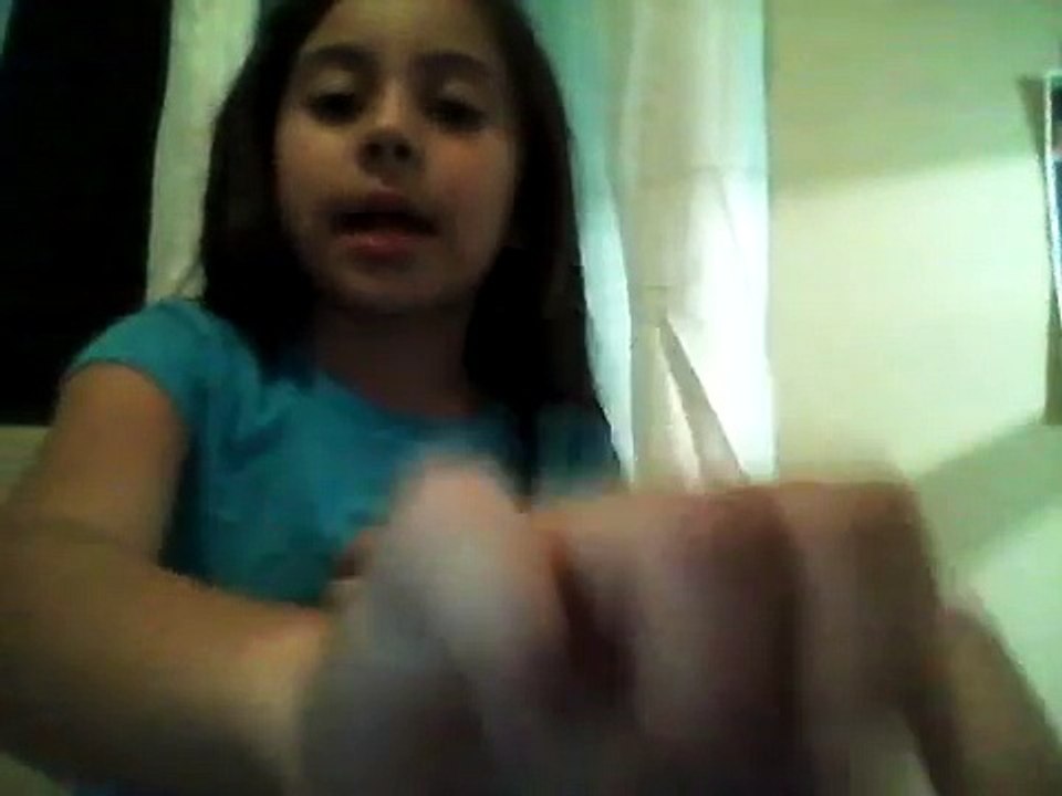 how to make a Christmas necklace!