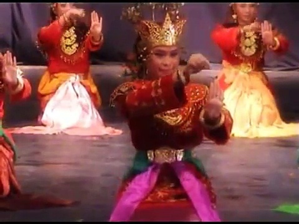 3.Tari Sekapur Sirih, Jambi.wmv
