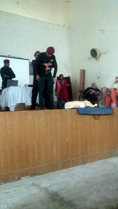 how to give first aid to sink person