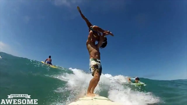 素晴しい人々！　信じられないタンデムサーフィン！Incredible tandem surfing tricks! (People are Awesome)