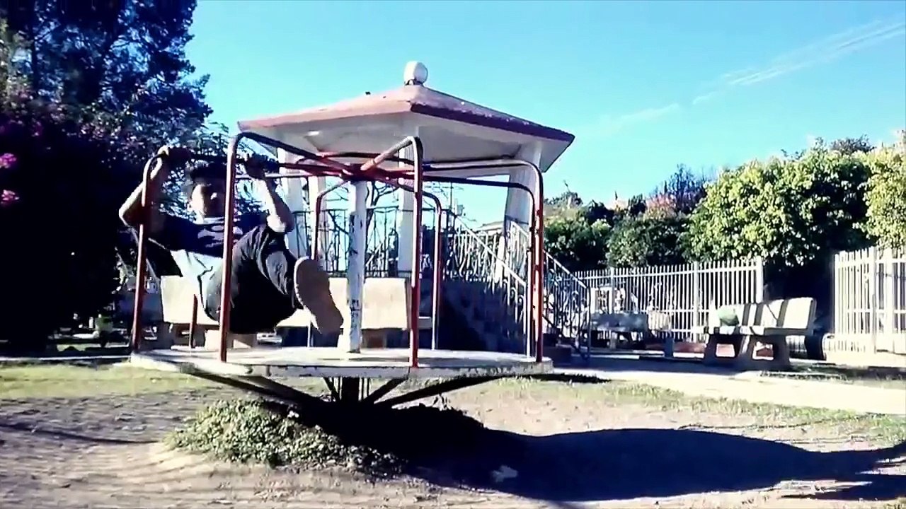 素晴しい人々！　感動的な自走　リノLomeli！　Lino Lomeli's inspiring parkour & freerunning (People are Awesome)