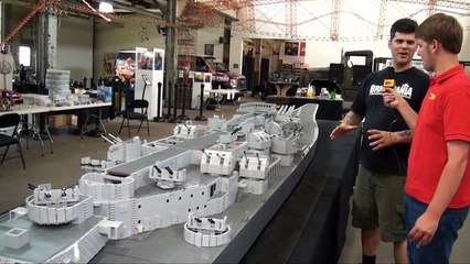 L'incroyable réplique d'un bateau de guerre en LEGO