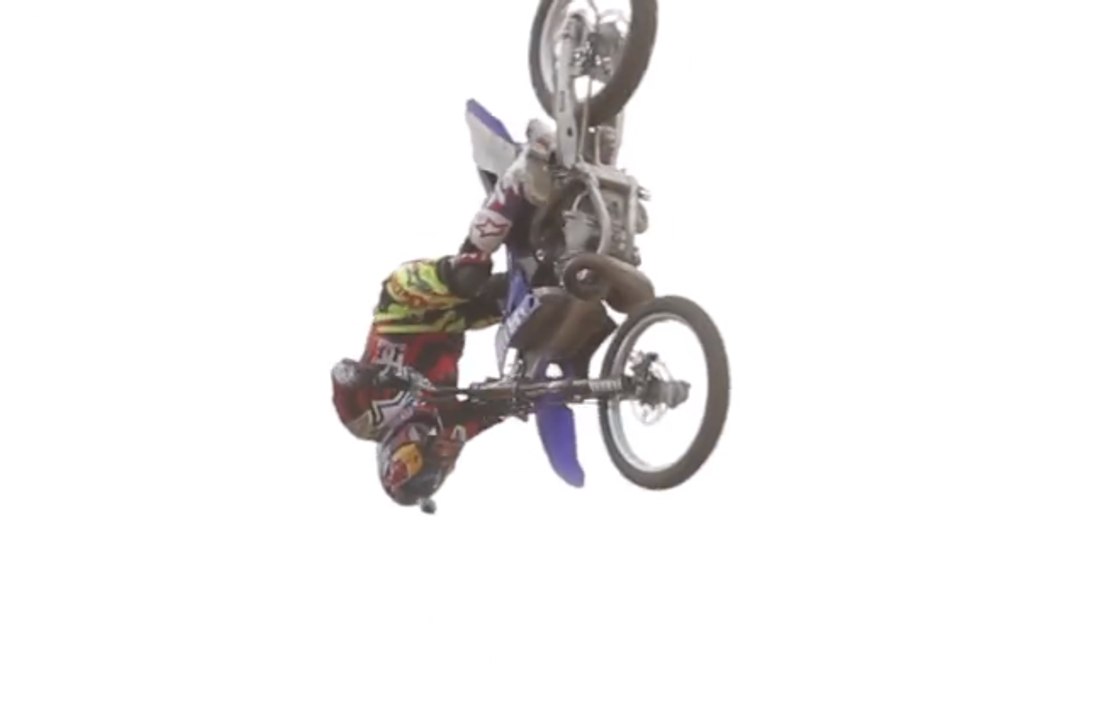 Tom Pagès world first : frontflip on a FMX !