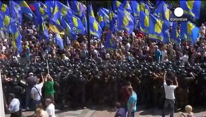 Varios heridos en una manifestación contra la descentralización de Ucrania