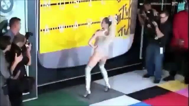Miley Cyrus Revealing Outfit MTV VMA Awards 2015
