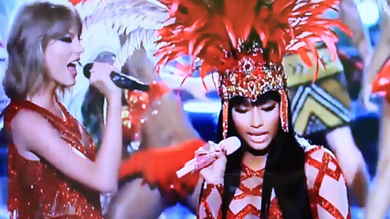 Nicki Minaj & Taylor Swift Twerk During Opening Performance - MTV VMA 2015 (1)