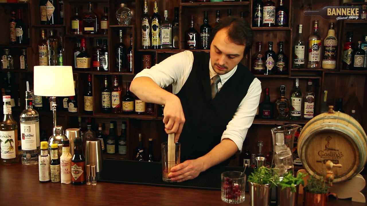 Vanilla Sky - Vodka & Trauben Cocktail selber mixen - Schüttelschule by Banneke