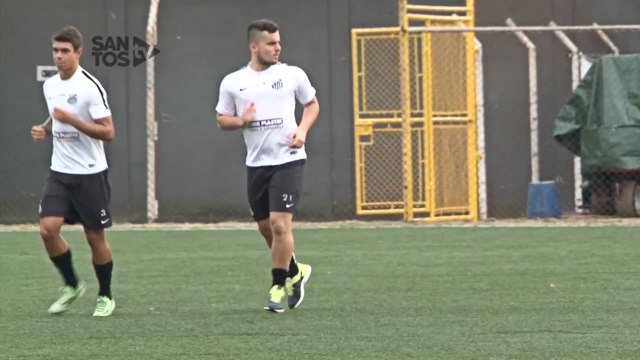 Em fase de readaptação, Jean Chera treina no Santos para voltar aos gramados