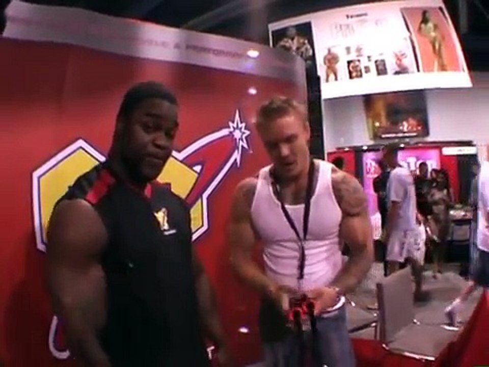 Putting Professional Bodybuilders' Strength to the Test at the Mr. Olympia Expo