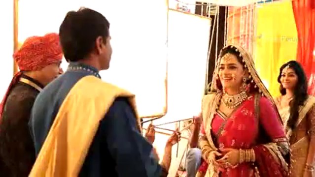 Ritika dulhan ban kar dekh rahi hai RV ki Raah par Ishani aur RV ne karli Mandir mein Shaadi - 31 august 2015 - Meri Aashiqui Tum Se Hi