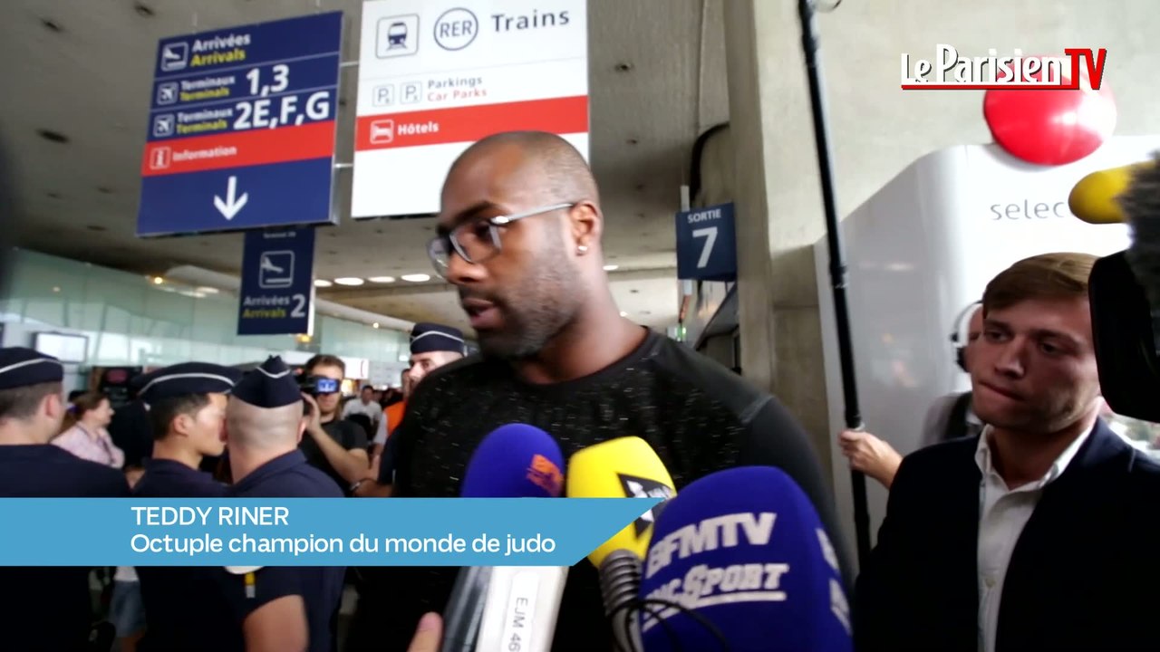 Teddy Riner offre sa huitième médaille à son fils