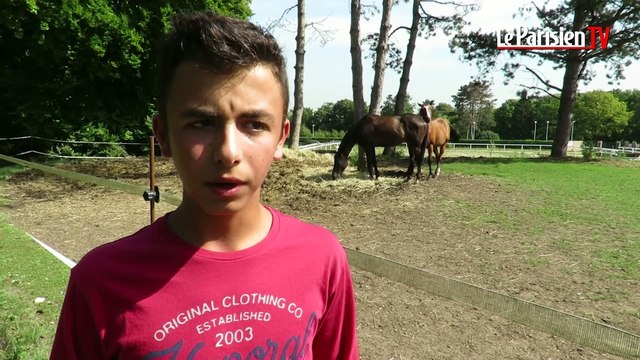 Flavio, 15 ans, rêve de devenir jockey et intègre l'école du cheval