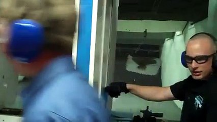 hot wife shooting m4 fullauto