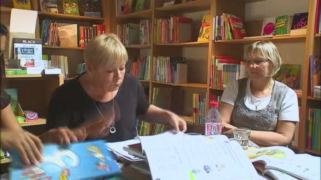 Un manuel scolaire sur deux véhicule des stéréotypes sexistes, dénonce la ministre Simonis