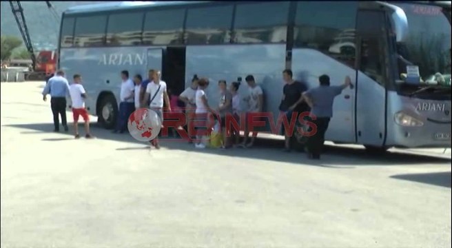Vlorë, Radhë në port, 3000 emigrantë drejt Brindizit - Ora News-Lajmi i fundit