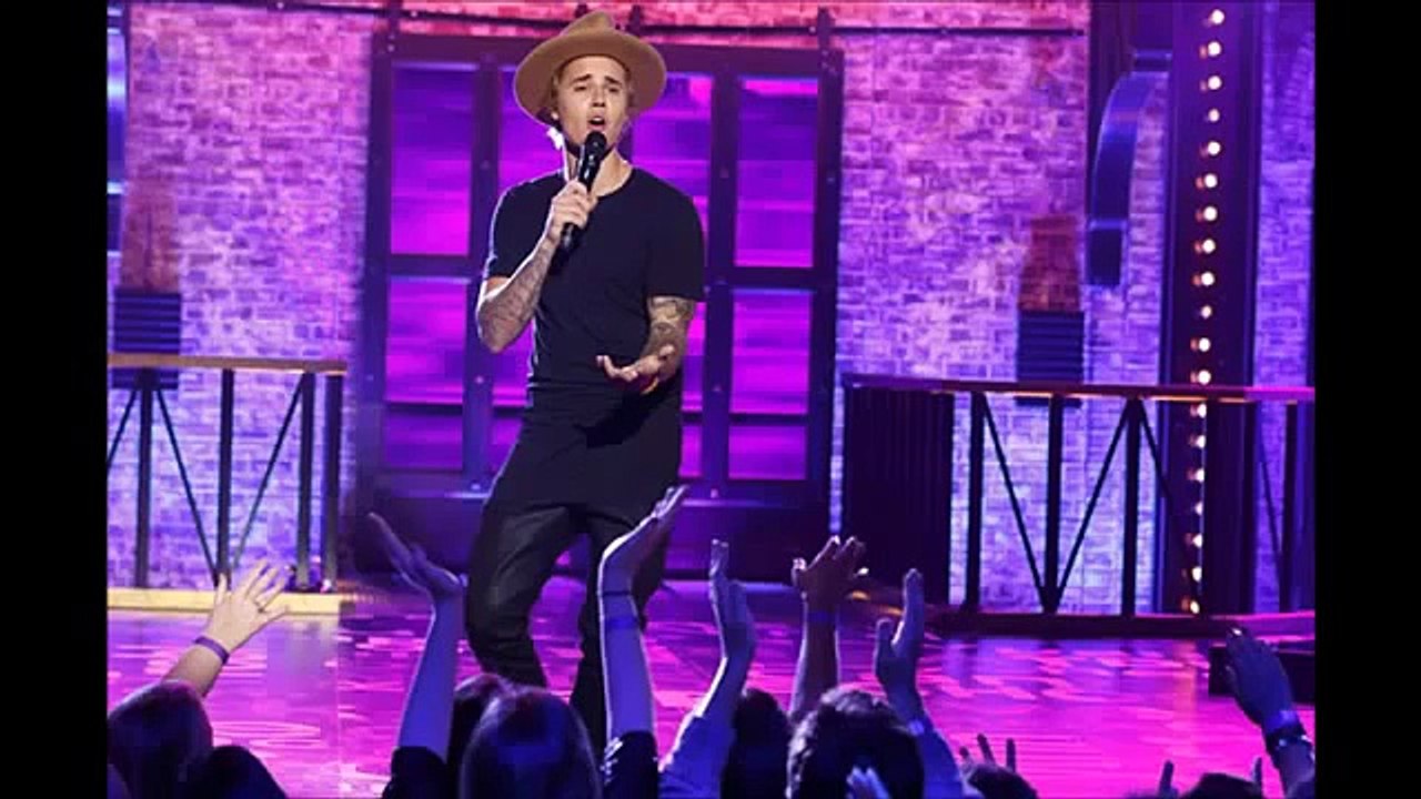 Justin Beiber Crying on stage? 2015 vma why is Justin Bieber crying after performance?