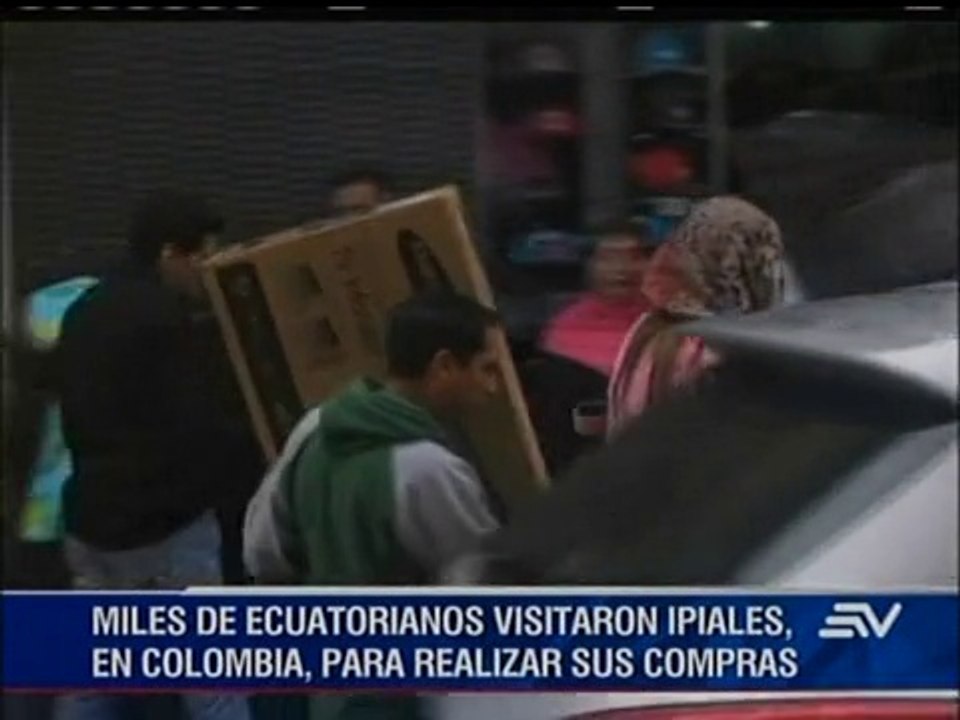 Ecuatorianos compran en Ipiales