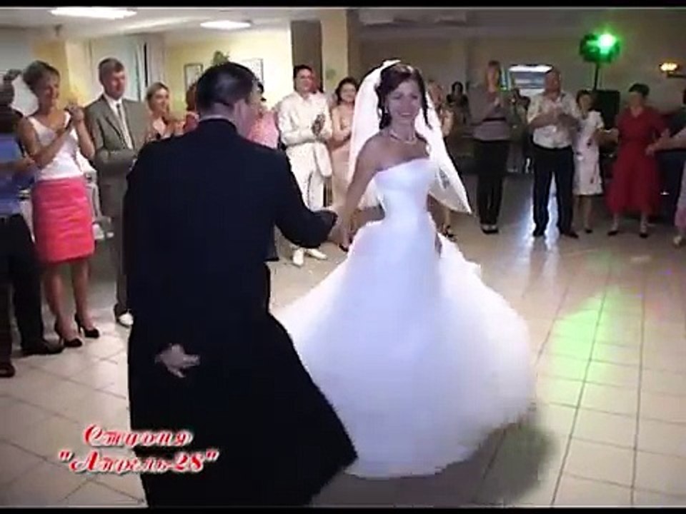 Молодечно.Танцующий ксёндз.