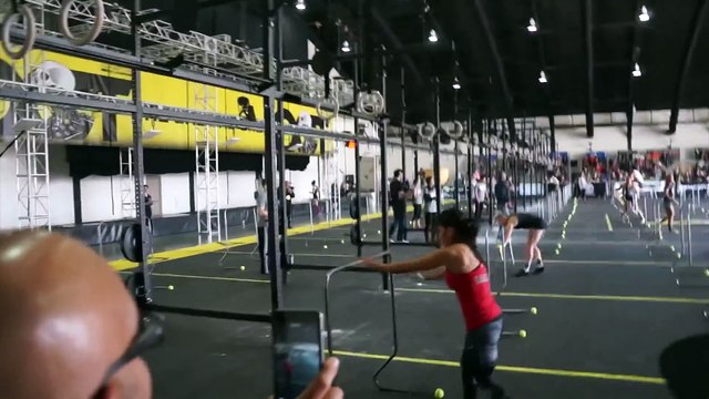 Le Crossfit, un sport très difficile - Compilation de grosse gamelles