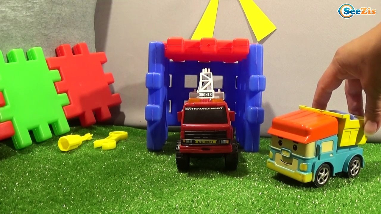 ✔ Robocar Poli with friends is building a Car....