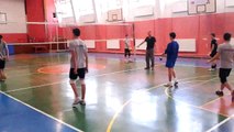 Teknik dasar bola voli passing atas  dan Bawah -1