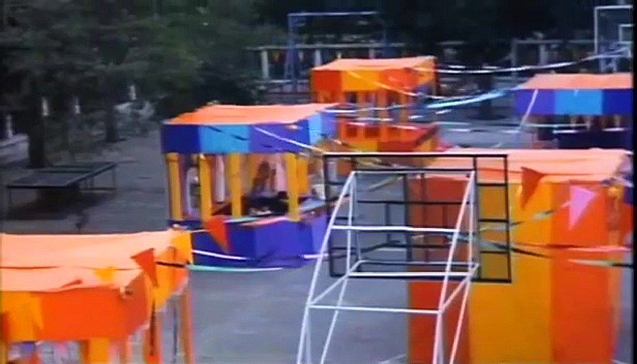 inspectors wear skirts 4-5