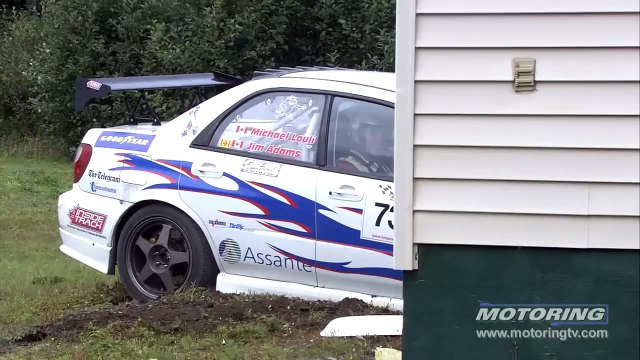 Un pilote de Rallye se crash dans une maison