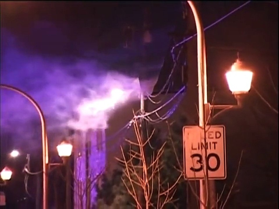 Des cables electriques prennent feu et explosent en pleine rue à Chicago