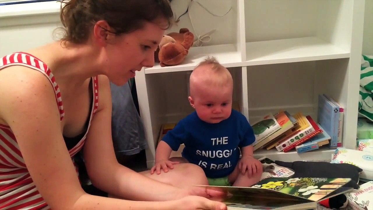 Ce bébé se met à pleurer  dès que le livre et fini...