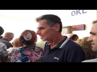 Vijojnë radhët në QKR-në e Shkodrës, qytetarët ankohen për vonesa