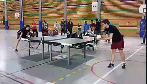 Kafayla Masa Tenisi Oynamak (Kafa Tenisi)