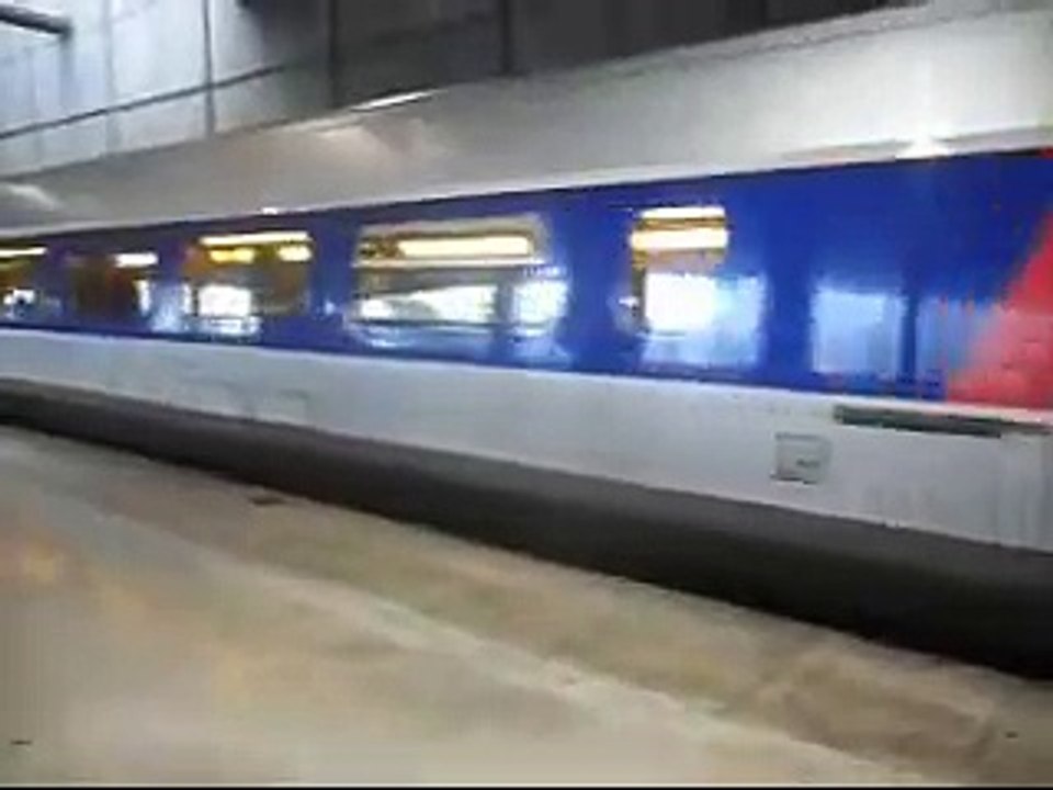 Trains à Lille-Europe (59) TGV Eurostar