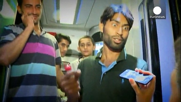 Crisi migranti: centinaia di migranti fuori dalla stazione di Budapest. Proteste