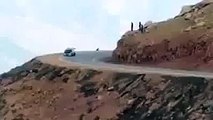Live Accident Caught in Camera 2015 Car Falling off the Danerous Cliff