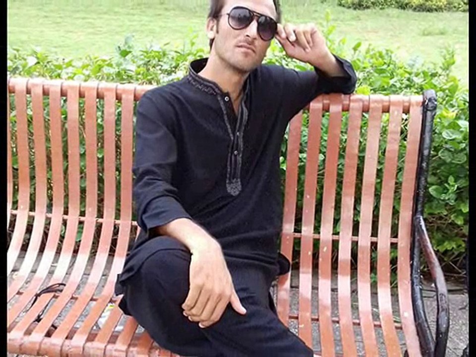 Atif Aslam kuch is tarah teri palke meri palko se mila de