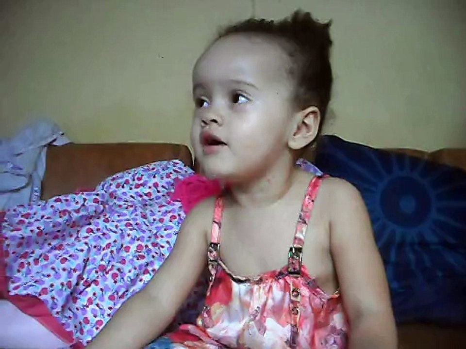 Yasmin cantando Doce Mel da Xuxa