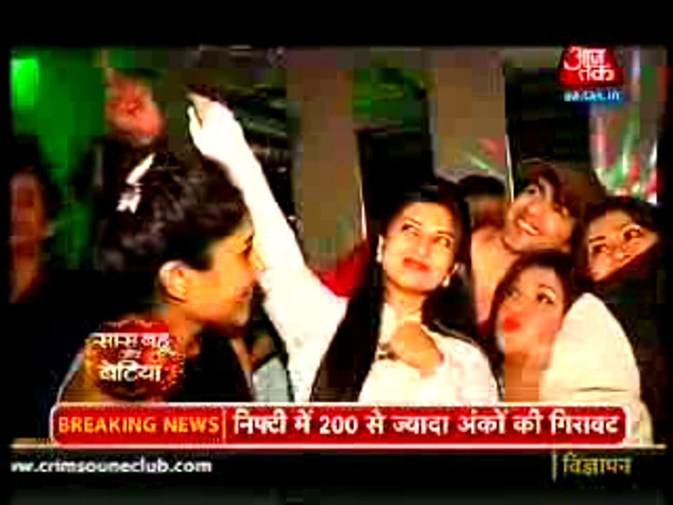 Divyanka ne Apni Sagai Pakki hone par rakhi Ghar mein Party jis mein Raman aur Uski wife bhi aayi - 1 september 2015 - Yeh Hai Mohabbatein