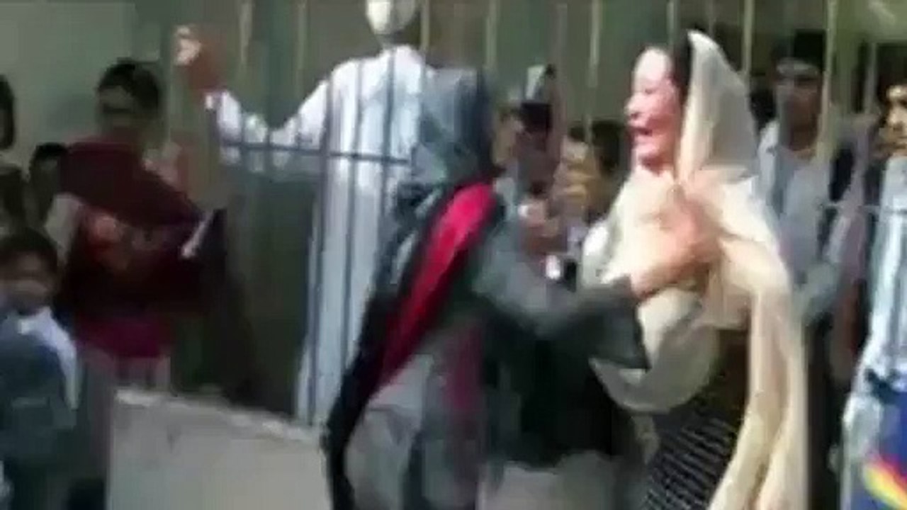 کراچی کے اسکول میں 16 سالہ لڑکے نے لڑکی کو مار کر خود کشی کرلی