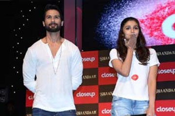 Alia Bhatt becomes overprotective of Shahid Kapoor
