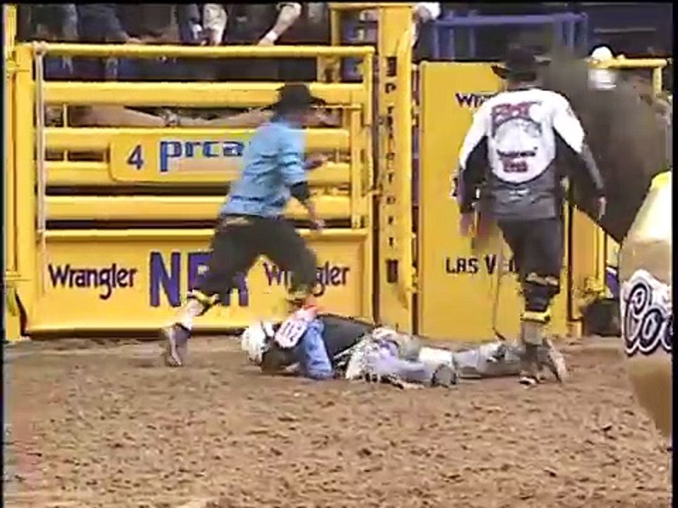 Highlights of 06 NFR Bull Riding
