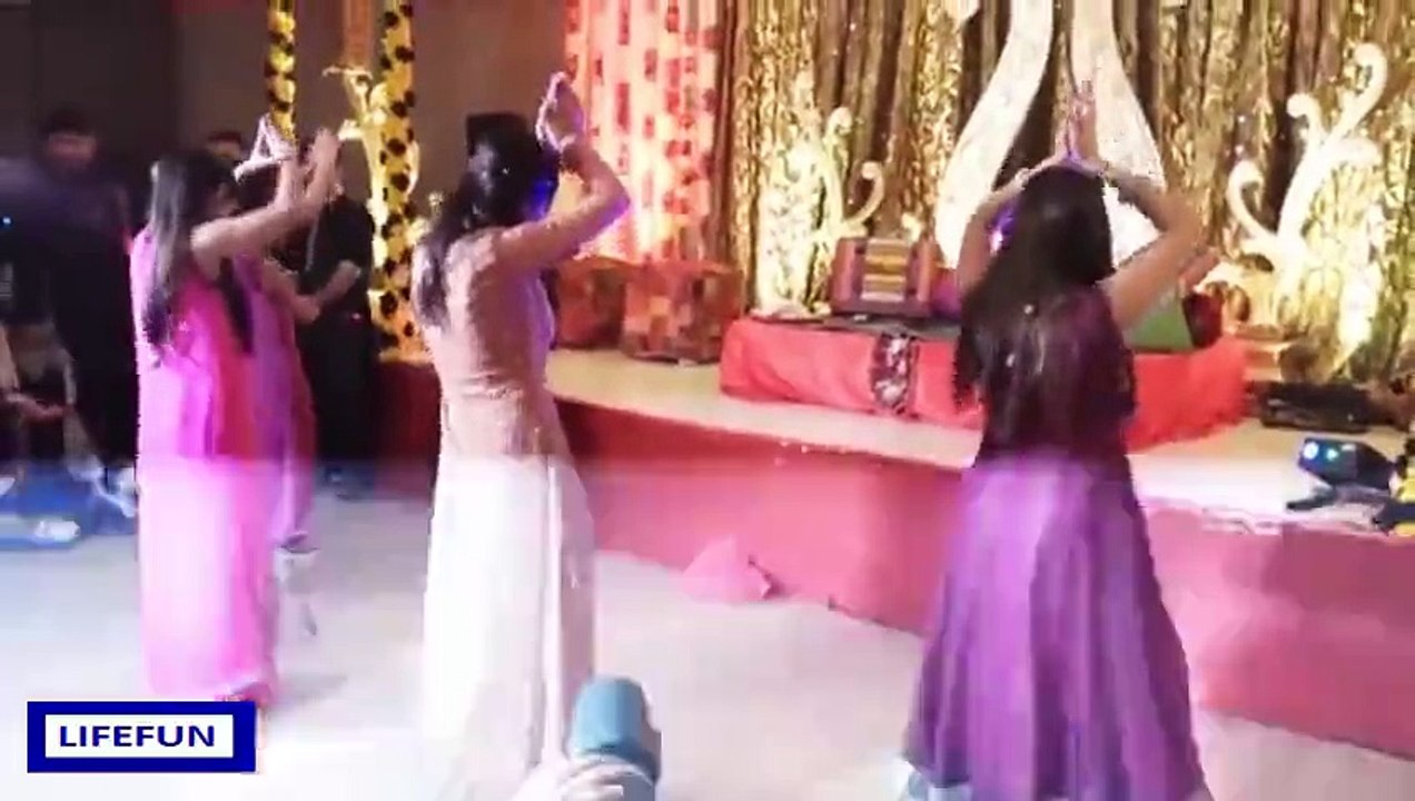 Pakistani Mehndi Dance
